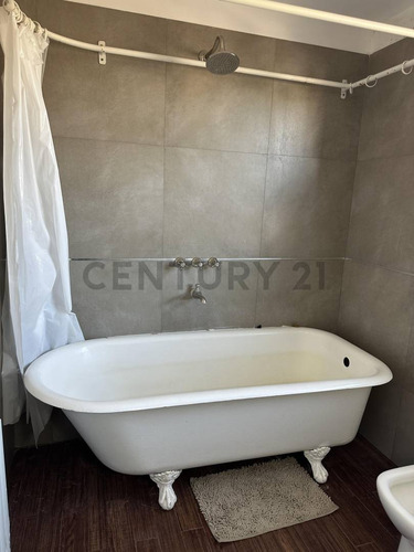 Casa En Venta En 473 Esquina 135, City Bell, De Tres Dormitorios