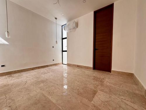 Casa En Venta De 4 Recamaras En Privada Ubicada En Xcanatun
