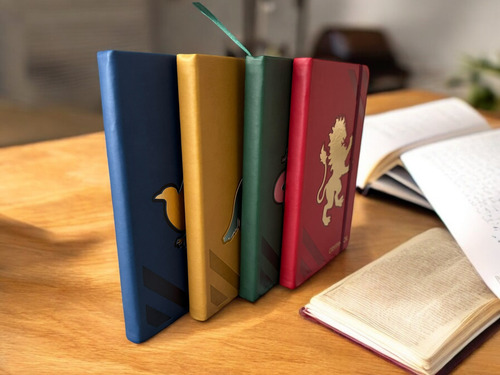 Libreta De Harry Potter Pasta Dura Rayadas 21x13cm 4 Piezas Color Rojo