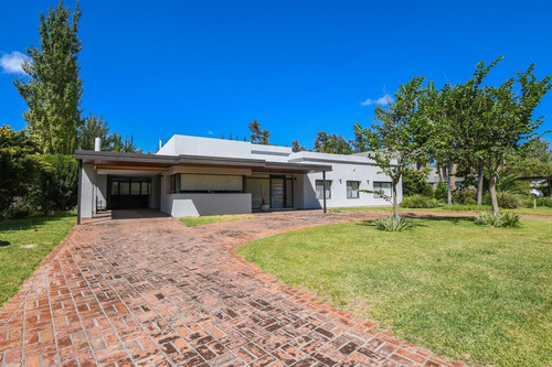Casa De 3 Dormitorios Con Pileta - Country Cerrado - Aldea