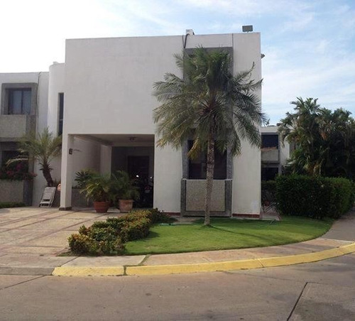 Imagen 2 de 13 de Townhouses En Alquiler