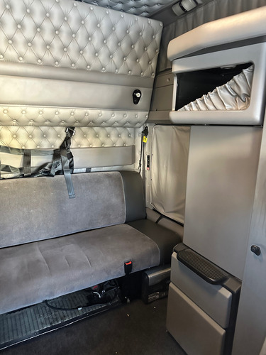 2016 Kenworth W900 Studio Sleeper Motor Cummins Isx15