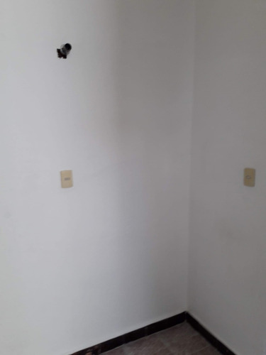 Antiguo, Amplio 1 Dorm. Living Comedor, Cocina, Baño, Patio