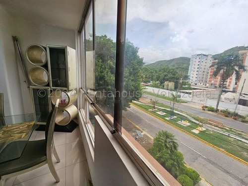 Amplio Apartamento Amoblado En Venta, Urb. Los Caobos, Maracay, Planta Electrica Y Pozo, 25-15272 Mv