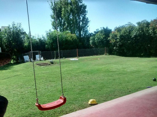 Vendo Casa En La Cuesta 4 Dor, Lote Plano, Pileta. Parque Consolidado