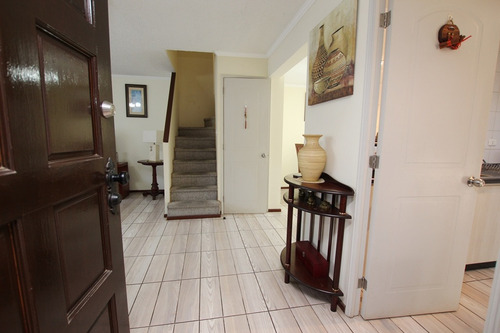 Se Vende Cómoda Casa Pareada De 2 Pisos En Maipú