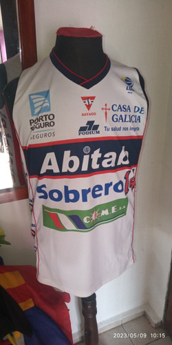 Camiseta Sayago Basquetbol Podium Talle L