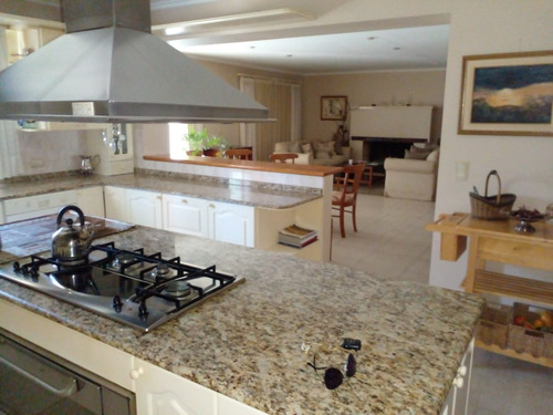 Venta Casa En Villa Allende Golf De 3 Dormitorios