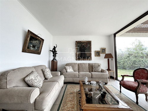 Casa En Venta De 6 Dorm. En Lo Barnechea