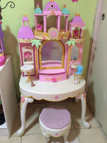 Castillo De La Barbie Con La Princesa Y El Principe De Niños