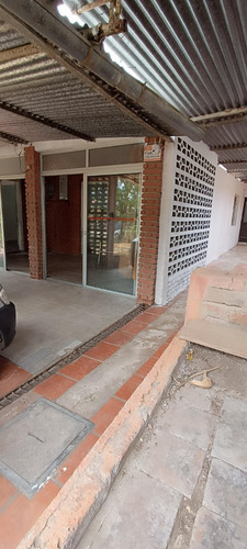 Atencion Venta Casa En La Paz, Excelente Ubicación Con Un Gran Patio Frontal (apta Banco)