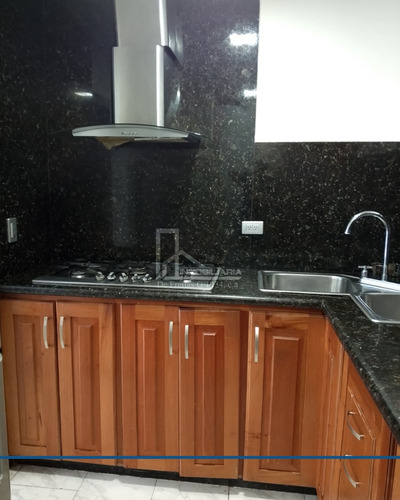 Apartamento En La Urbanización Bosque Real, Conjunto Residencial Los Pinos, Charallave.