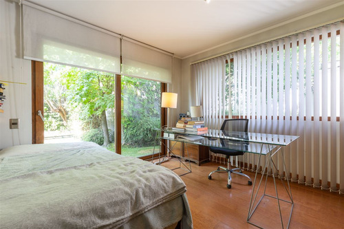 Casa En Arriendo De 5 Dorm. En Las Condes