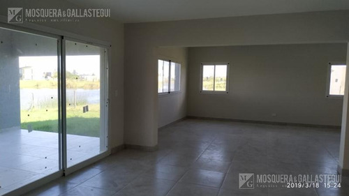 Imagen 4 de 15 de Lindísima Casa Moderna En El Cantón!