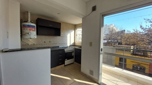 Departamento 2 Ambientes Con Balcon En Floresta