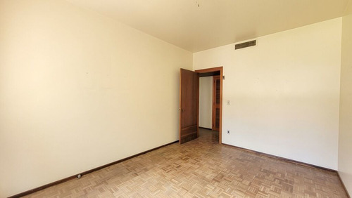Imagem 14 de 30 de Apartamento À Venda No Bairro Moinhos De Vento - Porto Alegre/rs - O-25815-42517