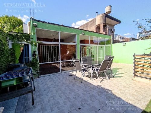 Imagen 16 de 18 de Casa Moderna En Venta De 3 Dormitorios. Cochera. Pileta. Quincho.