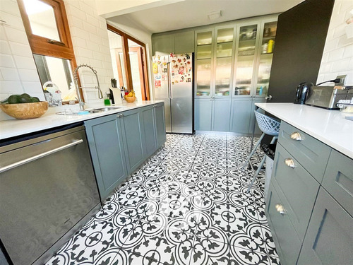 Casa En Venta De 4 Dorm. En Lo Barnechea