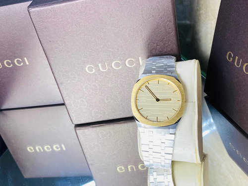 Reloj Gucci Unisex Ultra Slim De Acero Inoxidable