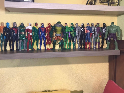 Lote De 18 Figuras De Varios Super Héroes Y Avengers.