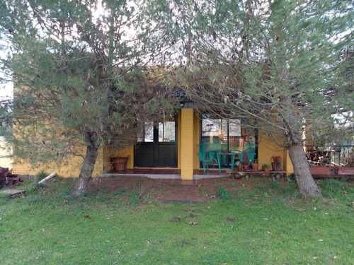 Casa Con Quincho Cerrado Y Pileta