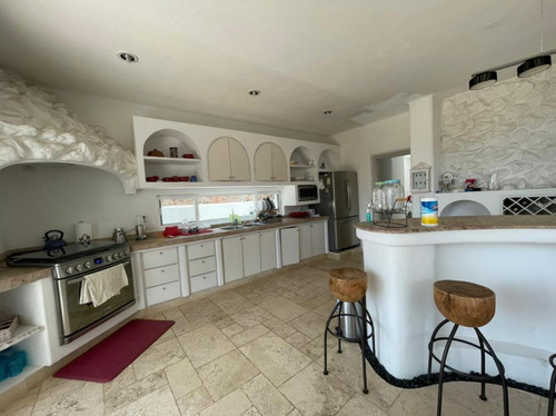 Renta Casa Santorini Con Vistas Expectaculares En 4 Habitaciones Con Baño De Un Stilo Único En Su Tipo, Alberca Climatizada Y Jardín Bonito. Todos Los Servicios En Fracc Rancho San Diego Ixtapal Sal