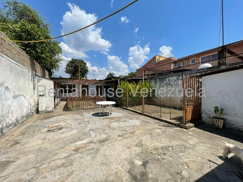 Casa Amplia Para Remodelar Potencial Para Negocio Ubicada Estrategicamente En Avenida Con Alto Tráfico Vehicular. Rah 25-16456