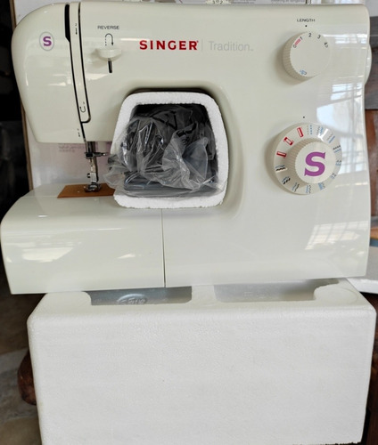 Maquina De Coser Singer Modelo 2263