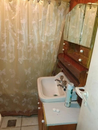 Casa En Venta - 2 Dormitorios 1 Baño - Cochera - 220mts2 - Morón