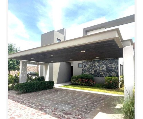 Casa En Venta En Altozano La Nueva Laguna