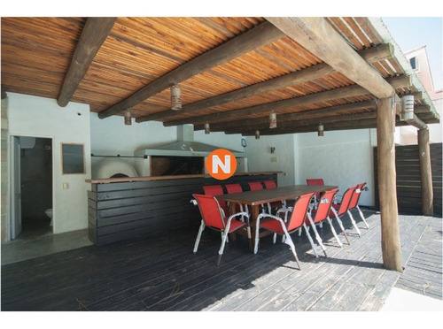 Casa En Venta, Mansa, Punta Del Este, 4 Dormitorios.- Ref: 209956