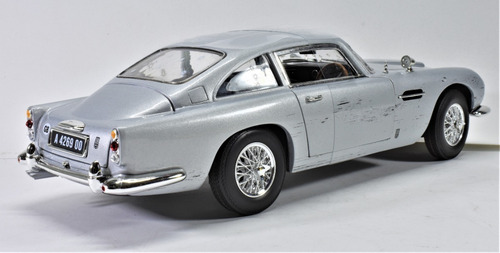 Aston Martin Db5 James Bond 007 Escala 1:18 Autoworld Color Plateado