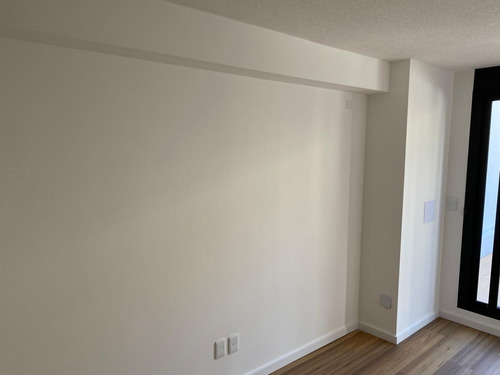 Monoambiente Con Terraza, Baño Completo, Cortina Electrica Aire Acondicionado