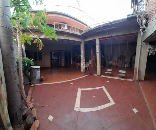 Imagen 13 de 14 de Casa Dos Plantas En Esquina Zona Hospital