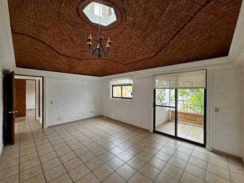 Casa En Venta En Fraccionamiento Privado, En Lomas De Atzingo, Cuernavaca.