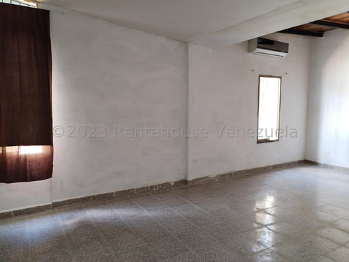 Casa En Venta Urbanización Chucho Briceño Cabudare Lara (24-9408) // Invierta Seguro Con Rentahouse//