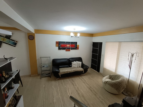 Leandro Araque Inzitu Realtors Vende Townhouse Amoblado En Residencias Mucubají Naguanagua Urb. Guayabal