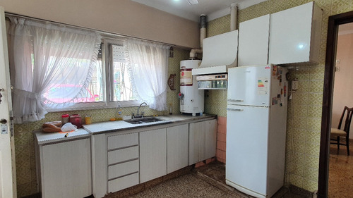 Casa 4 Ambientes, 2 Plantas, 2 Baños, Cochera