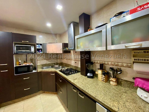 Townhouse En Venta Totalmente Remodelado, Ideal Para Empezar Tu Hogar, Ubicado En Zona Motañosa, Fresca Ymp Tranquila, Cuenta Con Agua De Manantial. La Entrada Naguanagua 24-20862