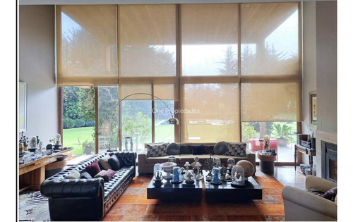 Casa En Venta Enn Condominio De 4d/5b. En Colina