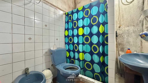 Venta De Casa Con Un Gran Terreno A Reciclar En Barros Blancos