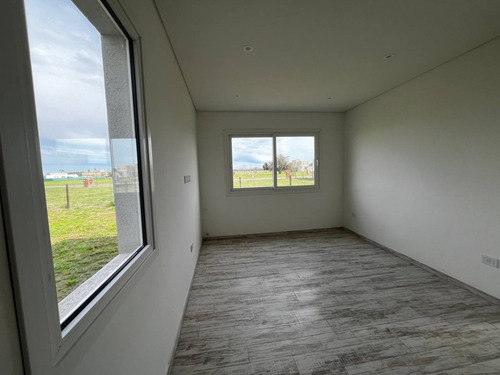 Casa En Venta 4 Ambientes, En San Simon - Canning