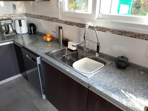 Venta Casa 4 Dormitorios, Garaje Cerrado Para 2 Autos