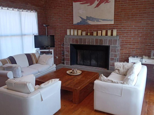 Casa 4 Domitorios ,3 Baños , Carilo