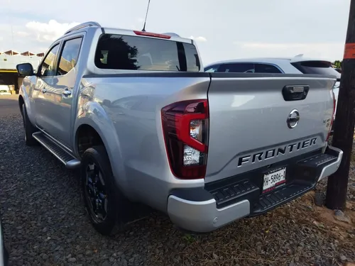 Nissan Frontier Platinum Le