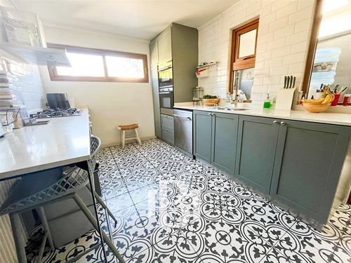 Casa En Venta De 4 Dorm. En Lo Barnechea