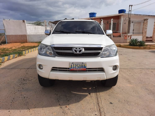 Imagen 2 de 14 de Toyota Fortuner