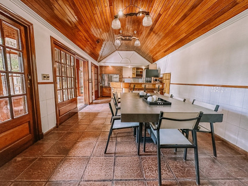 Imagen 13 de 26 de Espectacular Casa De Categoría En Lo Mejor De Adrogué Con Parque
