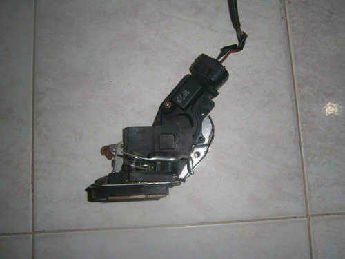 Cerradura De Puerta Trasera Derecha Toyota Corolla  2001