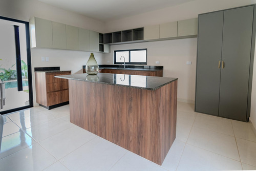 Casa En Venta Merida, Privada Aldoria Conkal, Una Planta, Junio 2025.